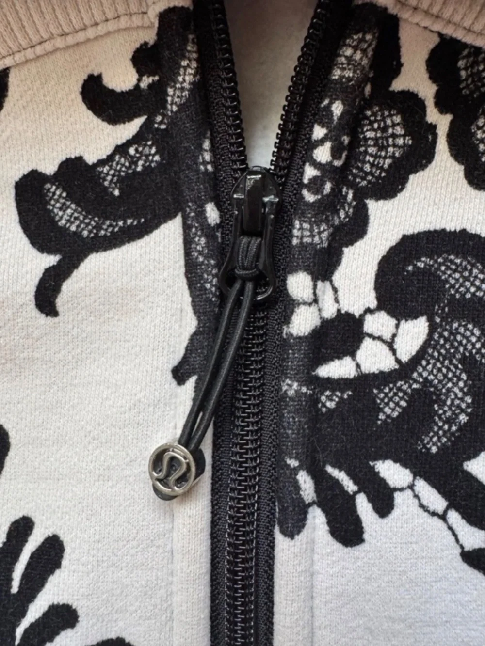 Lululemon Scuba stretch 4 Laceoflage Polar White